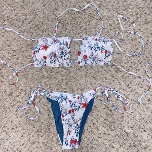 White floral print bikini. Detachable halter piece